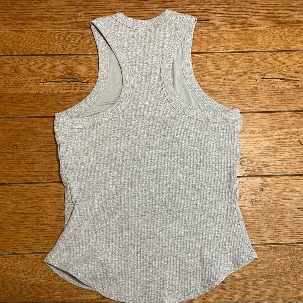 Fabletics Light Gray Ribbed High-Neck Tank. - Picture 4 of 7